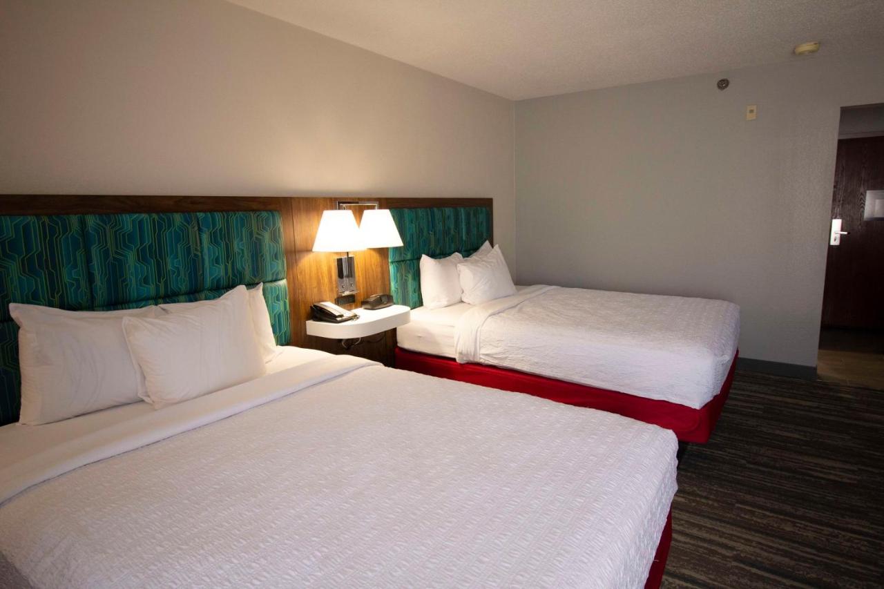 Double Room wiith Two Double Beds-Non-Smoking at Hampton Inn Kent/Akron Area