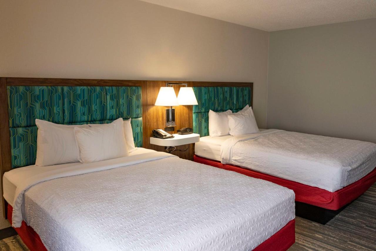 Double Room wiith Two Double Beds-Non-Smoking at Hampton Inn Kent/Akron Area