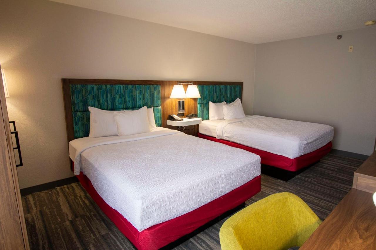 Double Room wiith Two Double Beds-Non-Smoking at Hampton Inn Kent/Akron Area