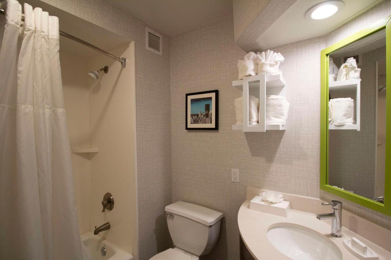 Double Room wiith Two Double Beds-Non-Smoking at Hampton Inn Kent/Akron Area