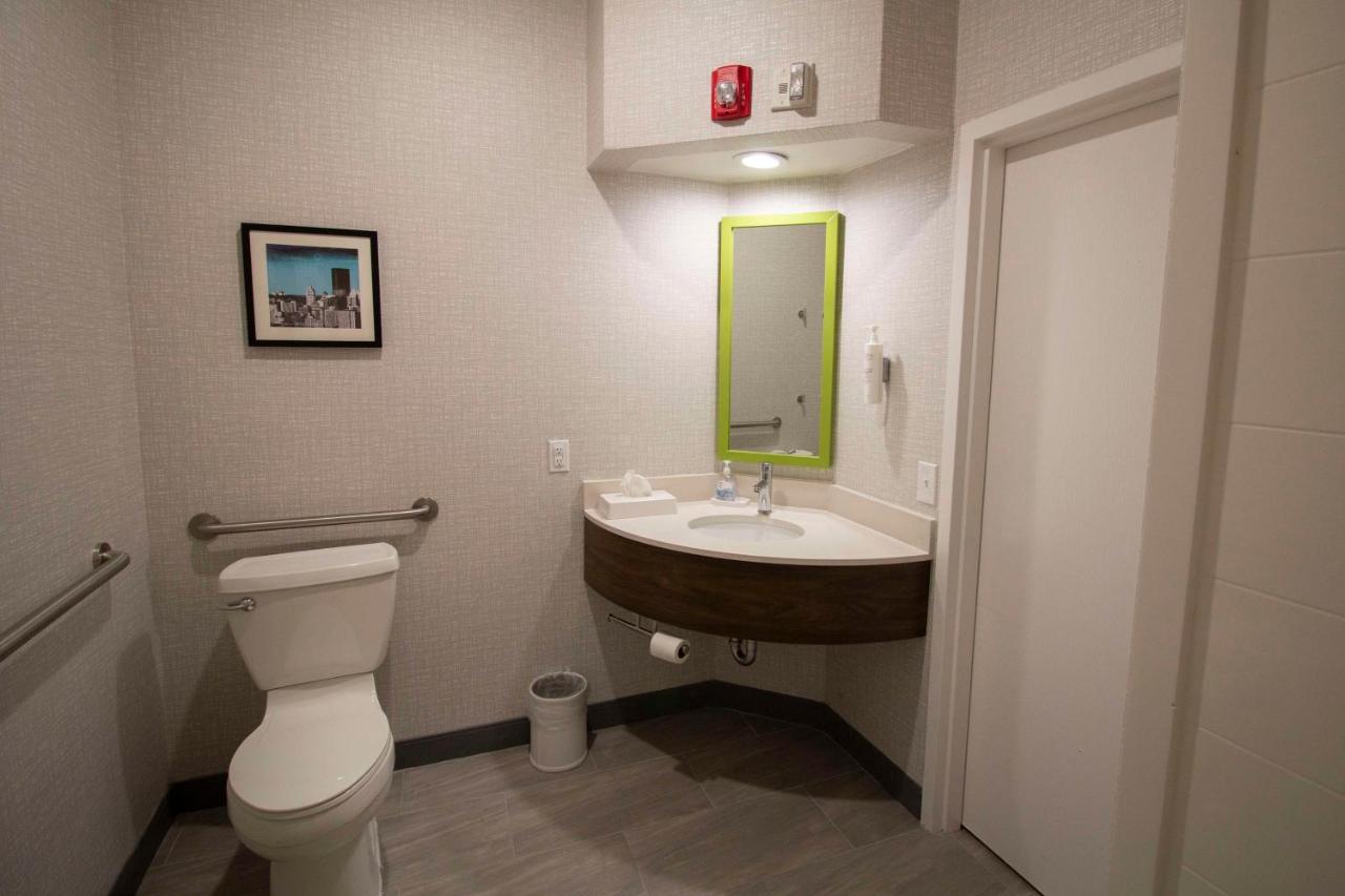 King Room - Non-Smoking at Hampton Inn Kent/Akron Area