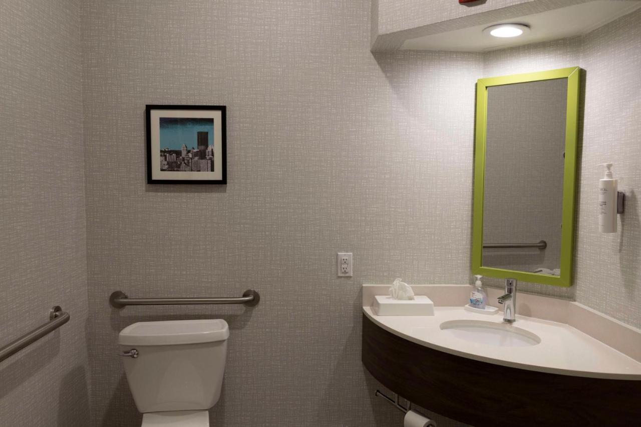 Double Room - Disability Access/Non-Smoking at Hampton Inn Kent/Akron Area