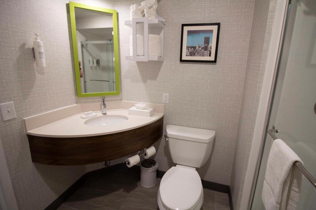 King Room - Non-Smoking at Hampton Inn Kent/Akron Area