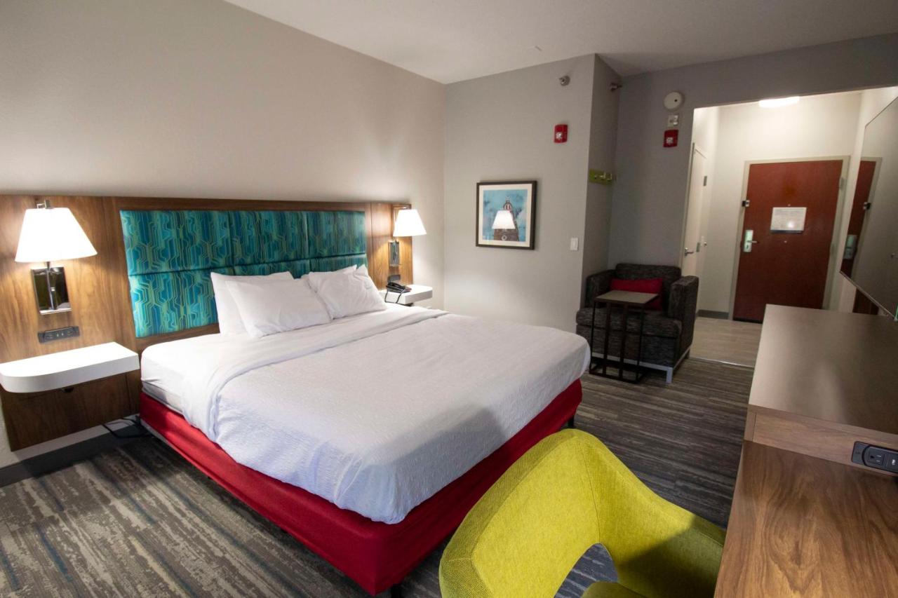 King Room - Non-Smoking at Hampton Inn Kent/Akron Area