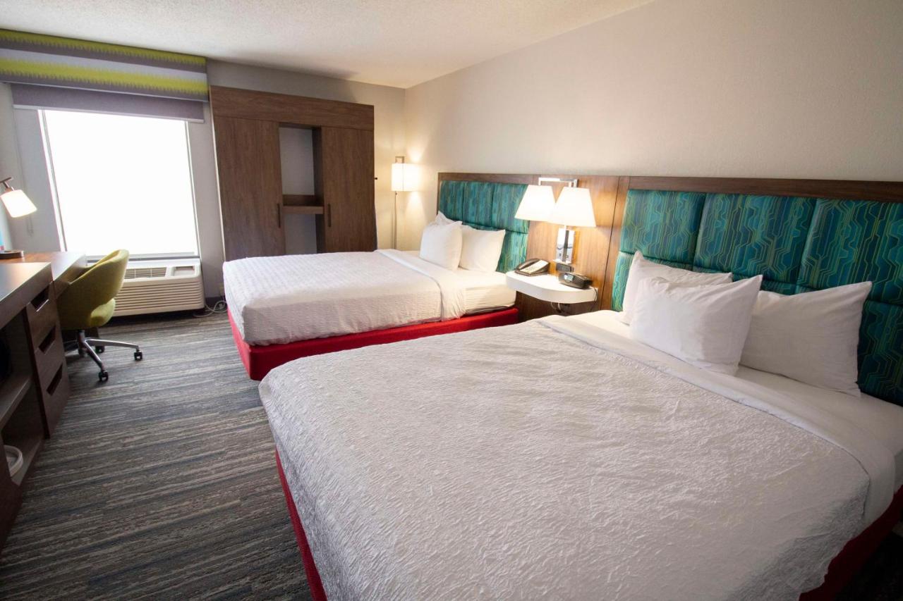 Double Room wiith Two Double Beds-Non-Smoking at Hampton Inn Kent/Akron Area