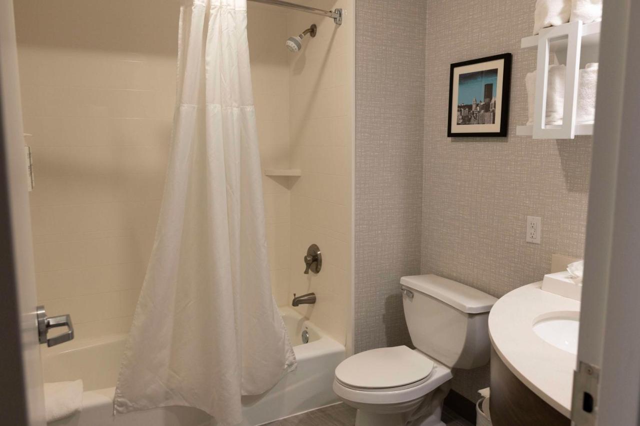 Double Room wiith Two Double Beds-Non-Smoking at Hampton Inn Kent/Akron Area