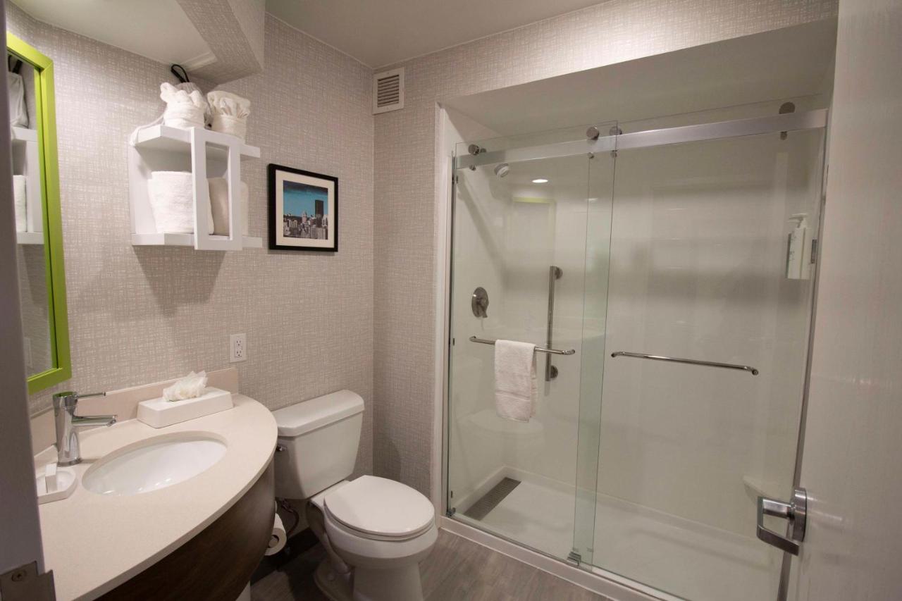King Room - Non-Smoking at Hampton Inn Kent/Akron Area
