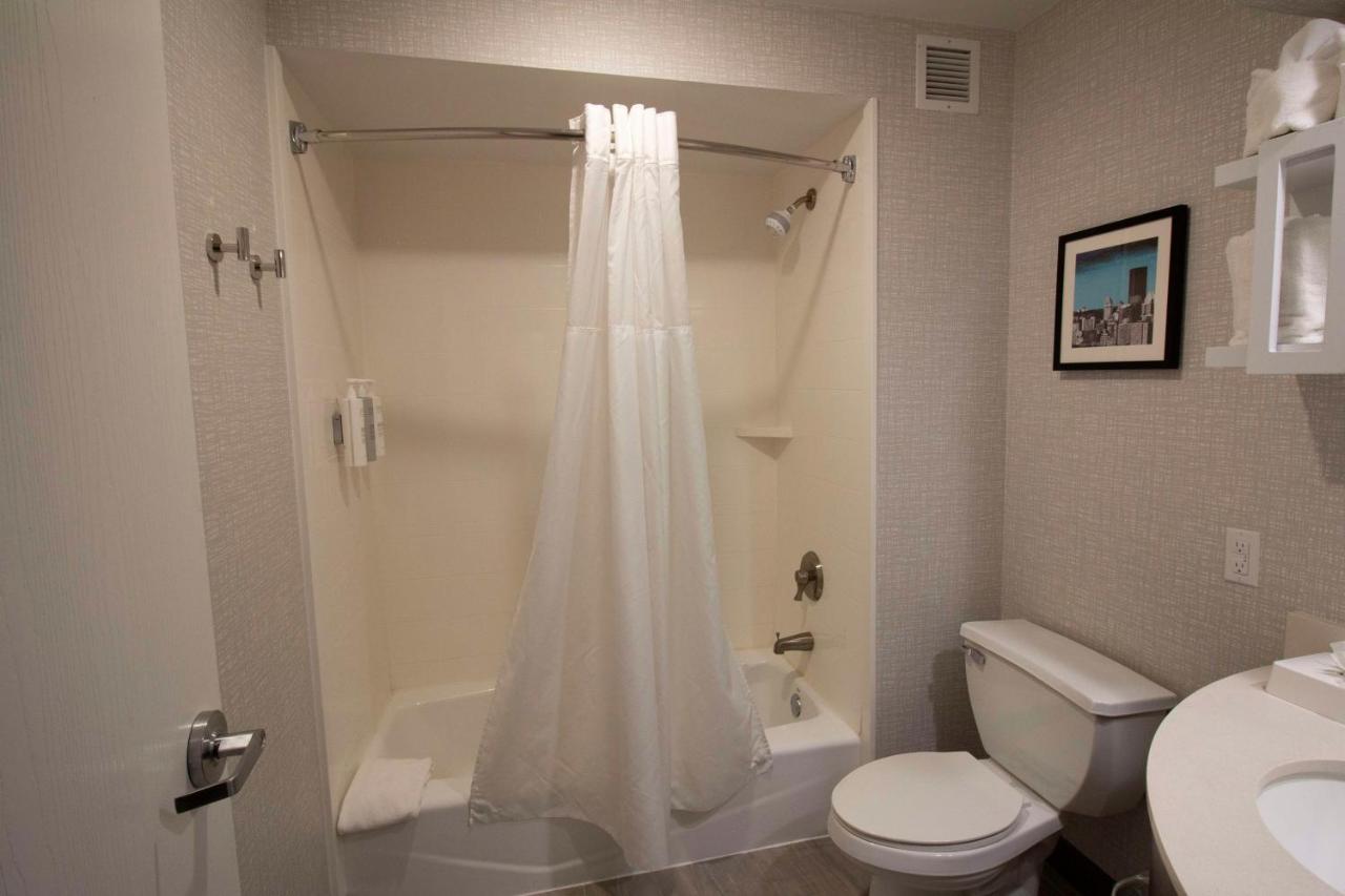 Double Room wiith Two Double Beds-Non-Smoking at Hampton Inn Kent/Akron Area