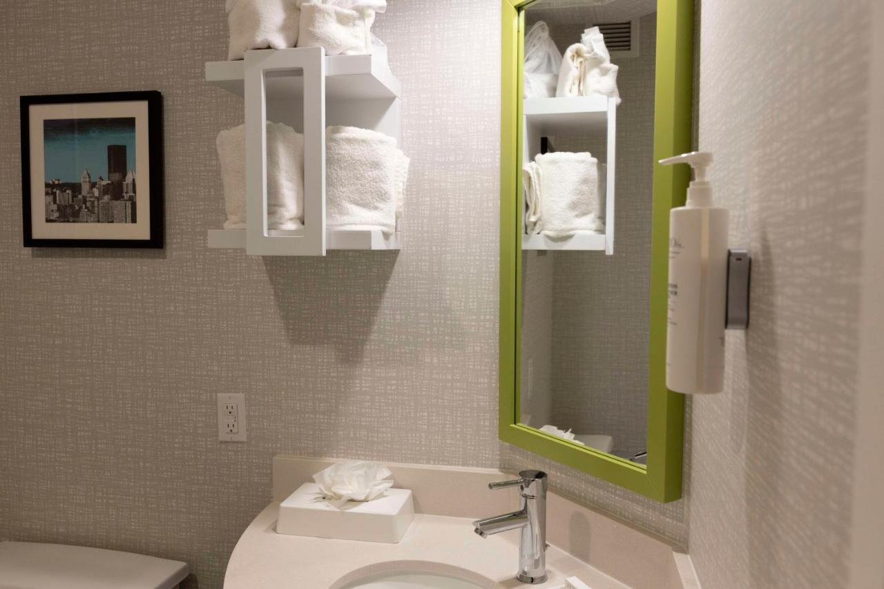 Double Room wiith Two Double Beds-Non-Smoking at Hampton Inn Kent/Akron Area