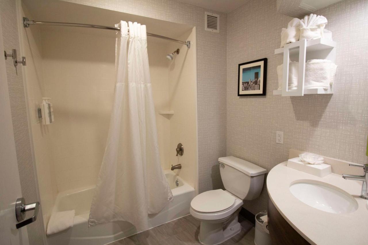 Double Room wiith Two Double Beds-Non-Smoking at Hampton Inn Kent/Akron Area