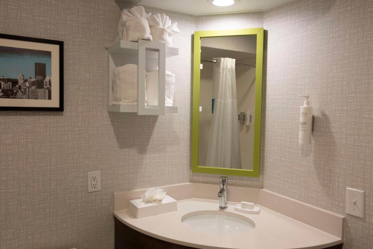 Double Room wiith Two Double Beds-Non-Smoking at Hampton Inn Kent/Akron Area