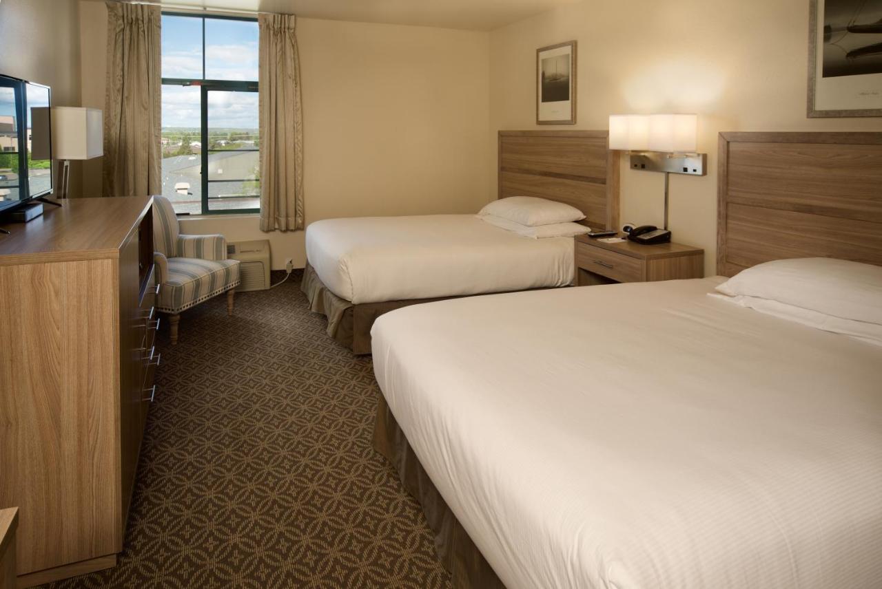 Superior Queen Room at The Great Falls Inn by Riversage