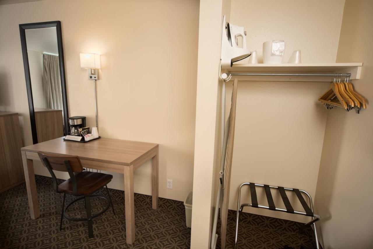 Superior King Room at The Great Falls Inn by Riversage