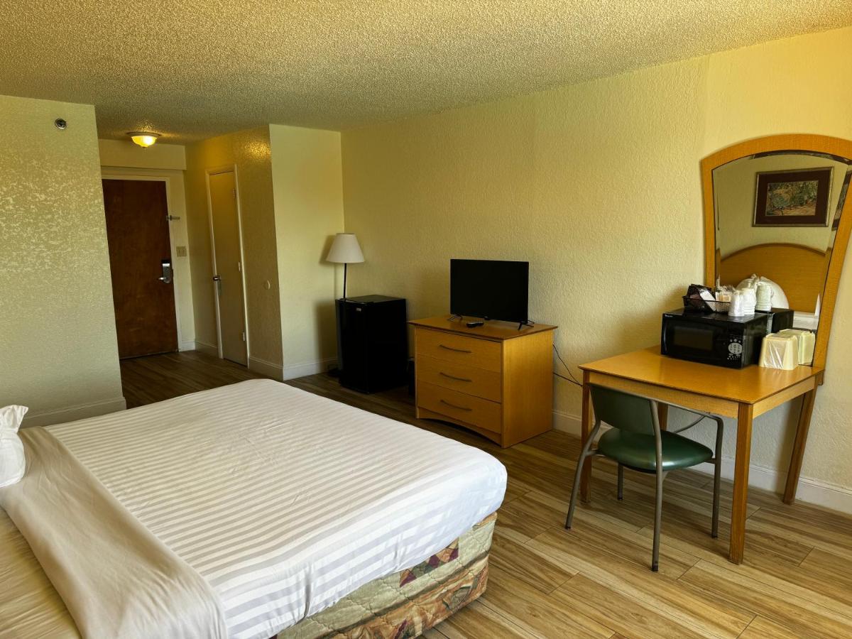 | Monumental Movieland Hotel