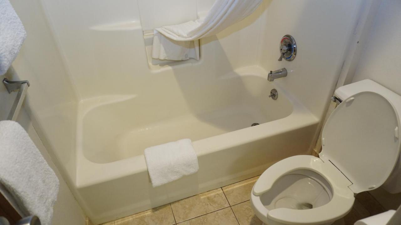 King Room - Non-Smoking at Baymont by Wyndham Arlington At Six Flags Dr