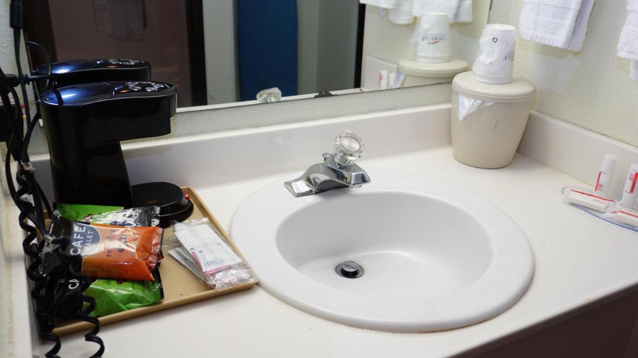 King Room - Non-Smoking at Baymont by Wyndham Arlington At Six Flags Dr