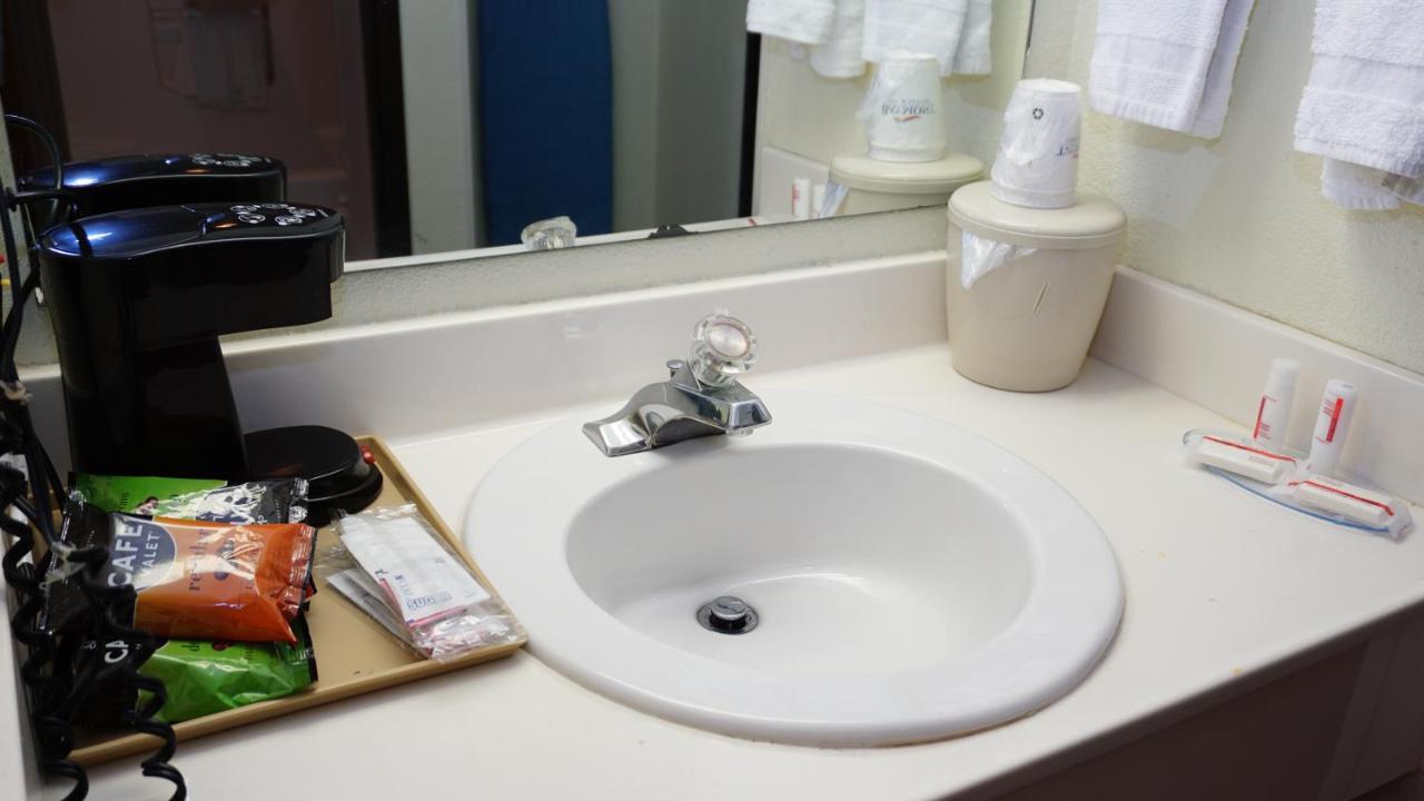 King Suite - Non-Smoking at Baymont by Wyndham Arlington At Six Flags Dr