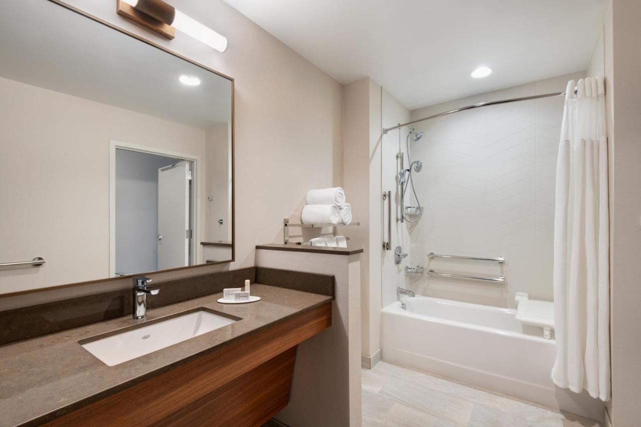 | Fairfield Inn & Suites by Marriott Lexington East/I-75