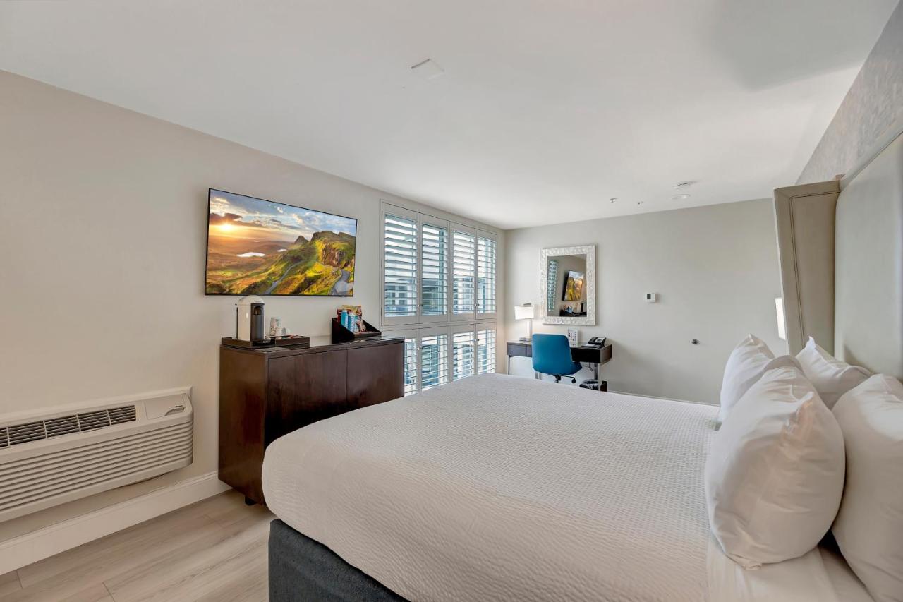 Standard King Room at Ocean View Hotel