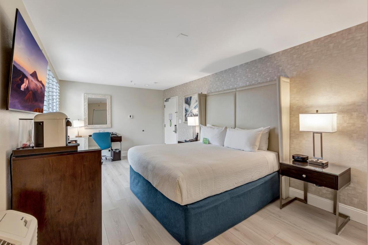 Standard King Room at Ocean View Hotel