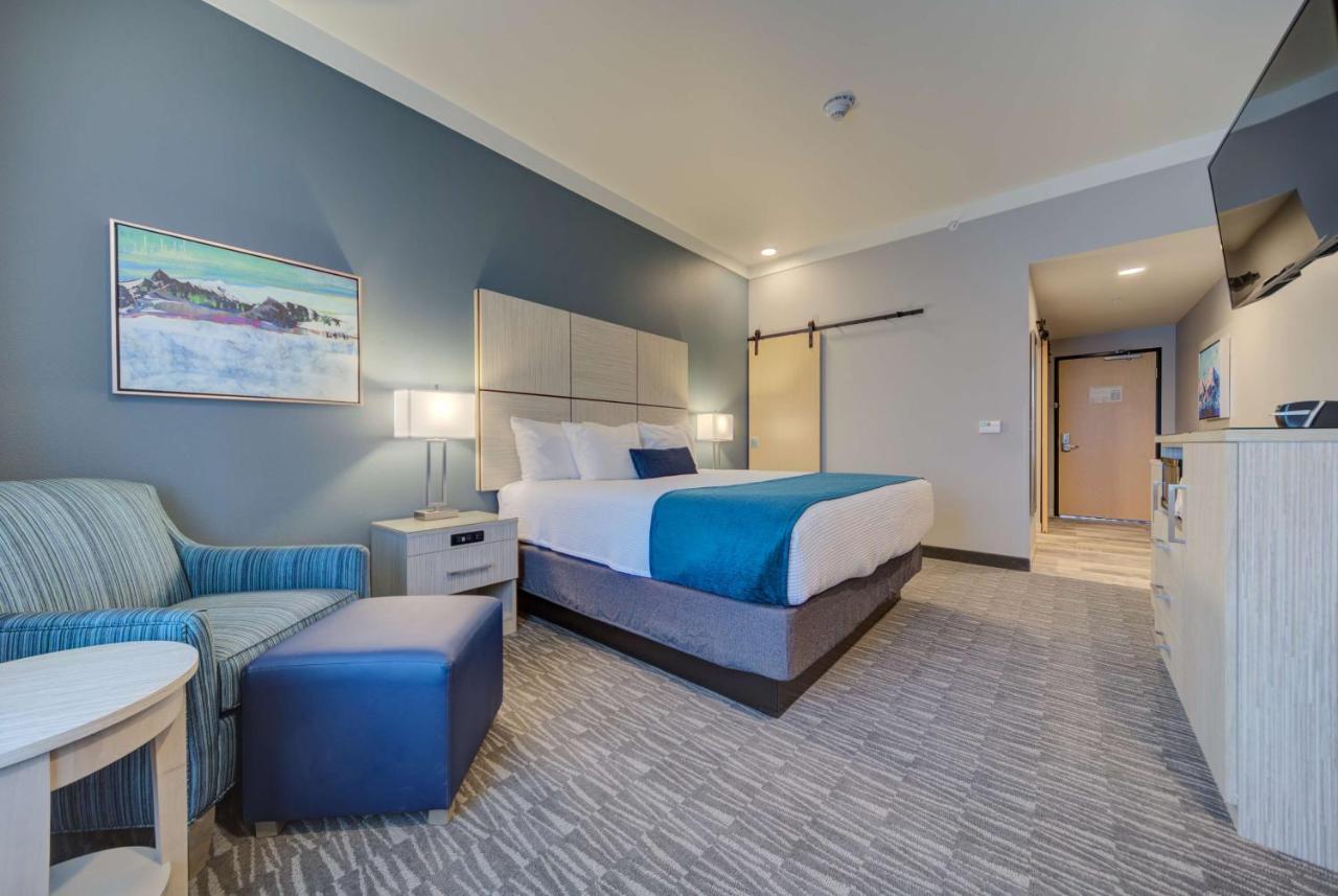King Room with Sofa Bed and Mountain View at Hotel Peppertree Bend, BW Premier Collection