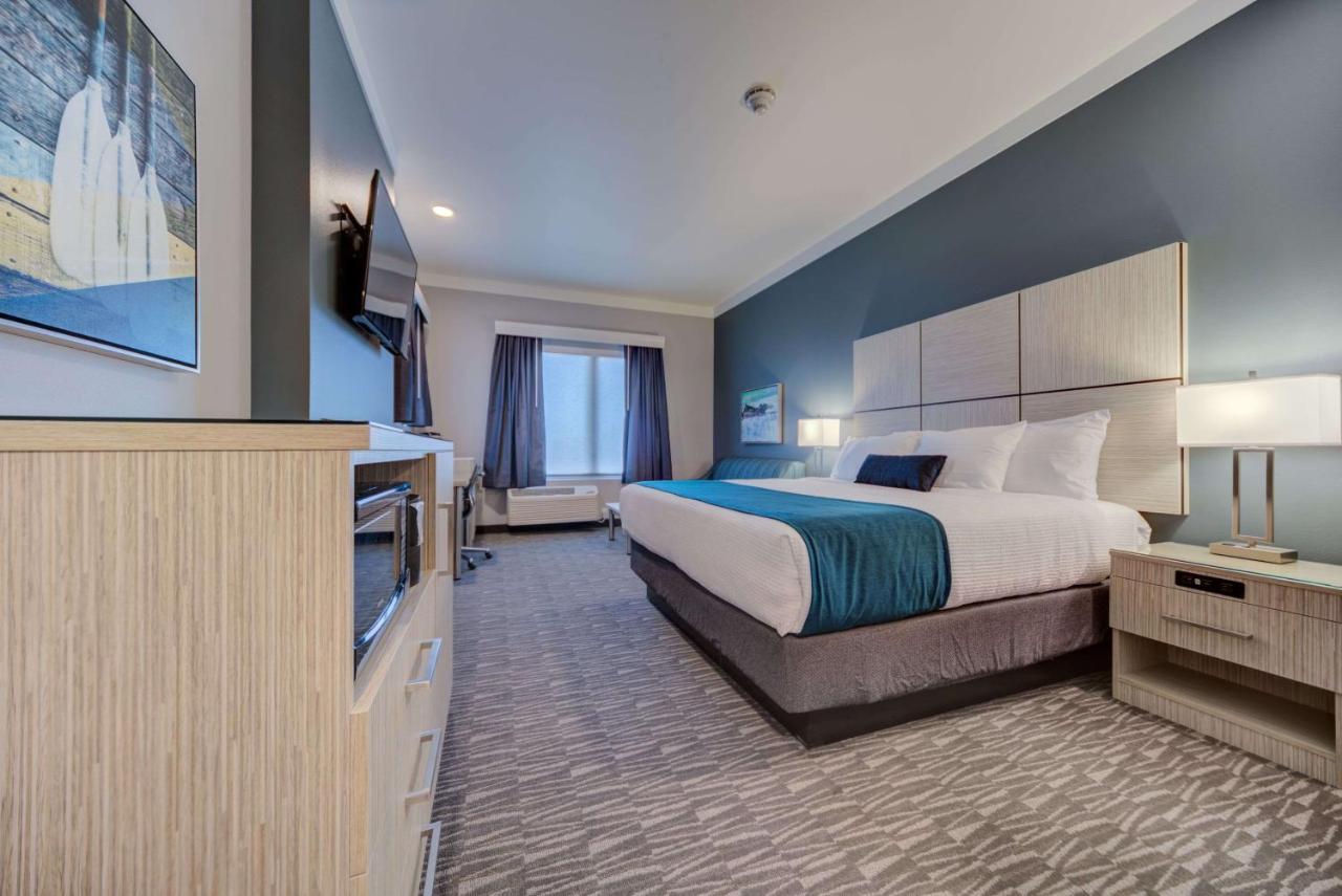King Room with Fireplace and Mountain View at Hotel Peppertree Bend, BW Premier Collection