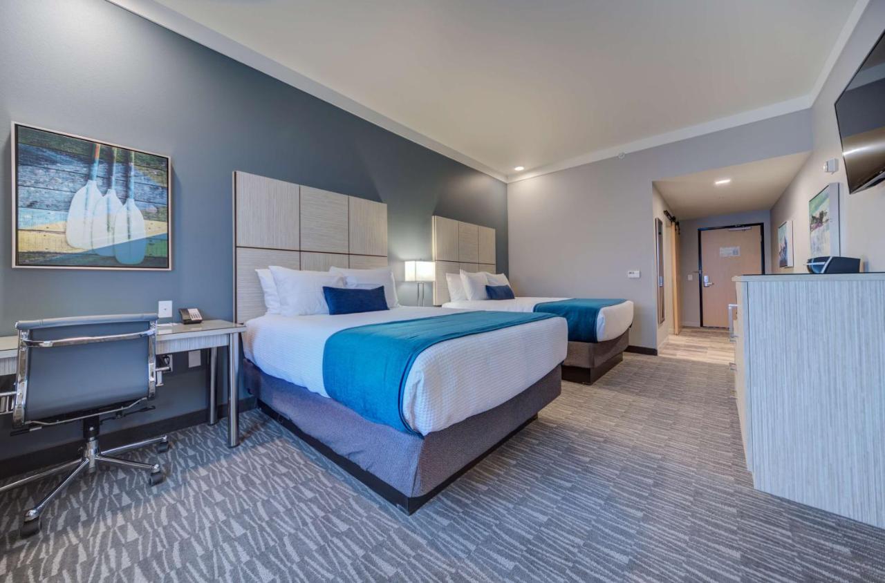 Suite with Two Queen Beds and One King Bed Room at Hotel Peppertree Bend, BW Premier Collection