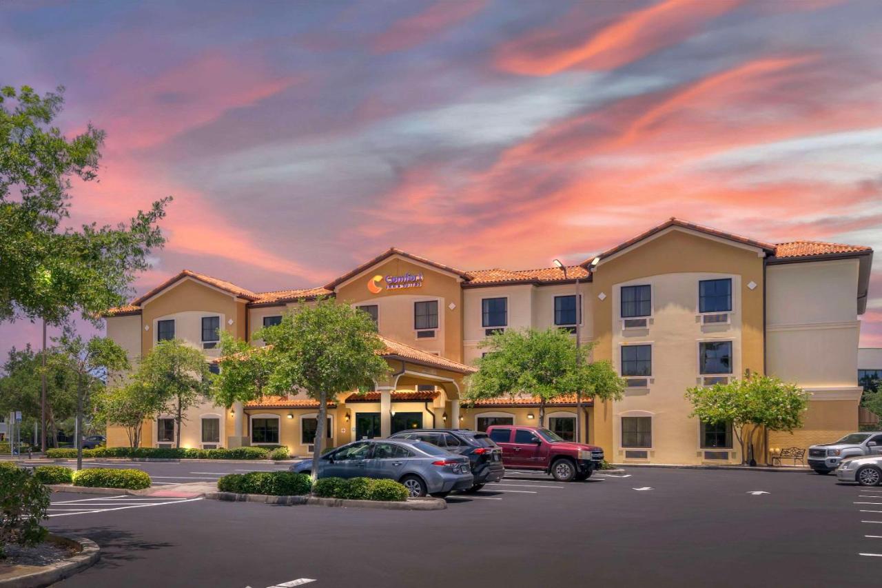 | Comfort Inn & Suites Northeast - Gateway