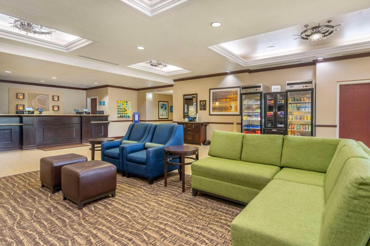 | Comfort Inn & Suites Northeast - Gateway