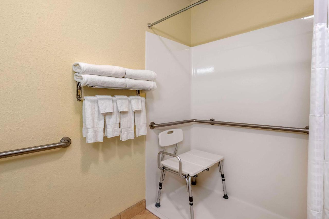 | Comfort Inn & Suites Northeast - Gateway