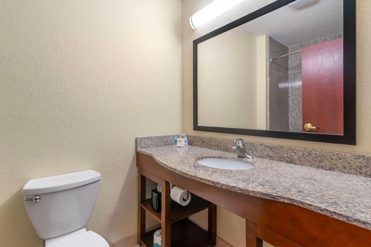 | Comfort Inn & Suites Northeast - Gateway