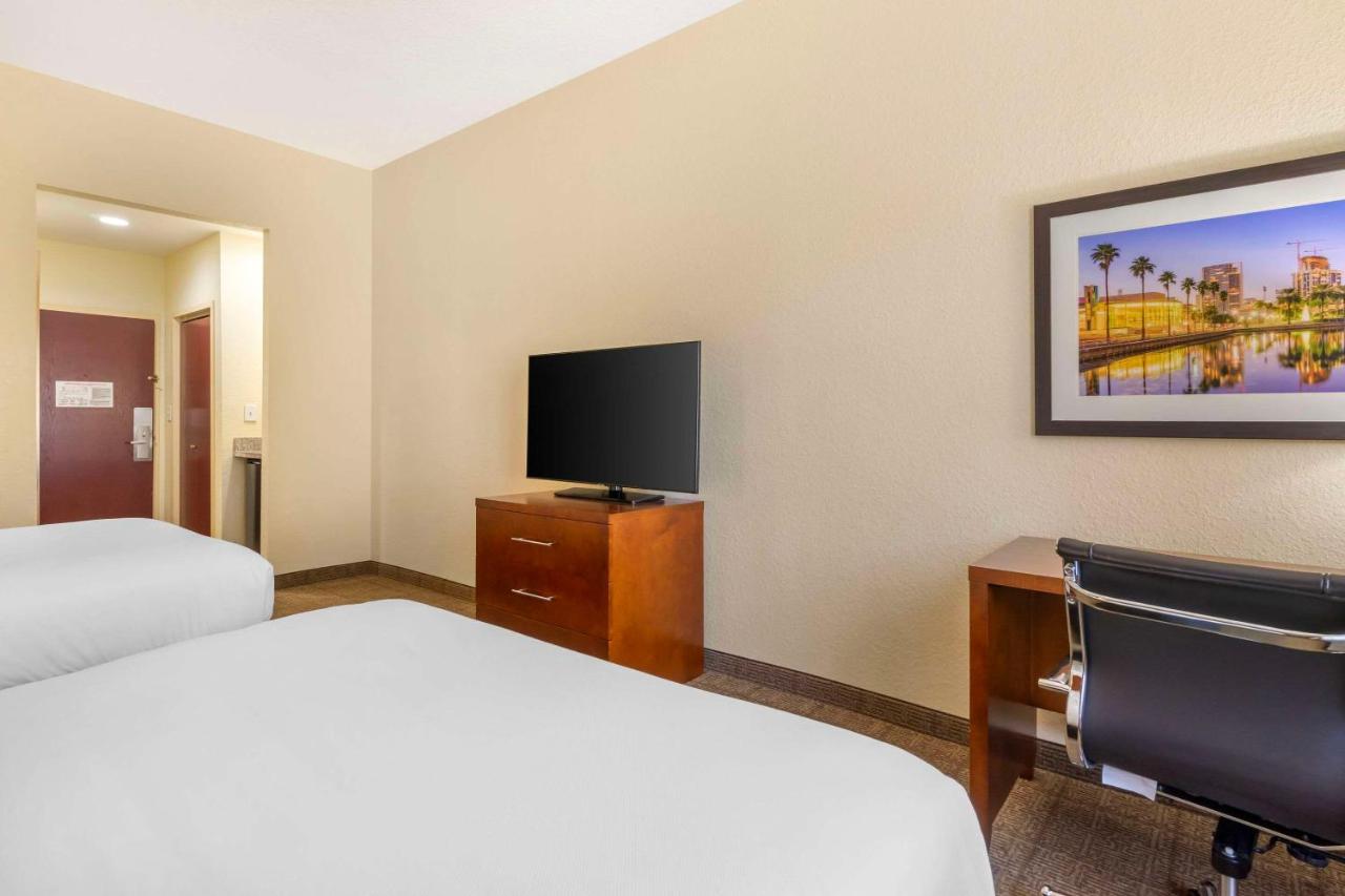 | Comfort Inn & Suites Northeast - Gateway