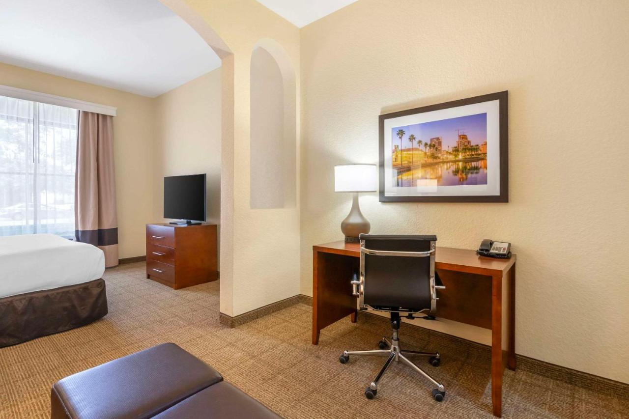 King Suite with Sofa Bed at Comfort Inn & Suites Northeast - Gateway