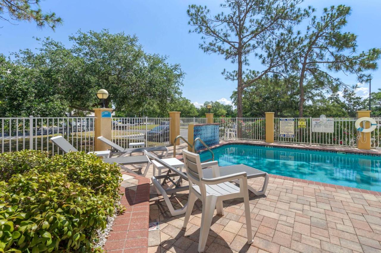 | Comfort Inn & Suites Northeast - Gateway