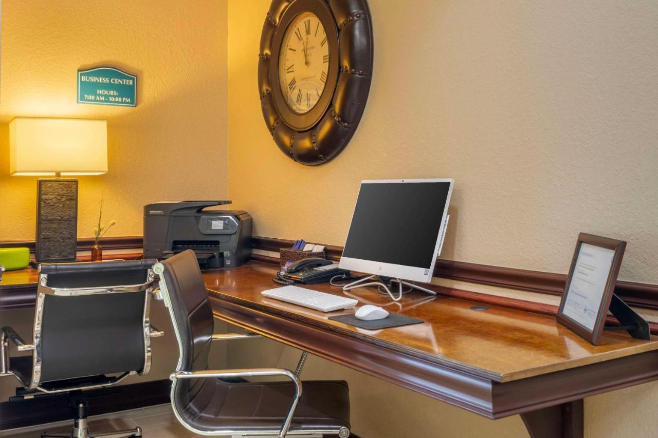 | Comfort Inn & Suites Northeast - Gateway