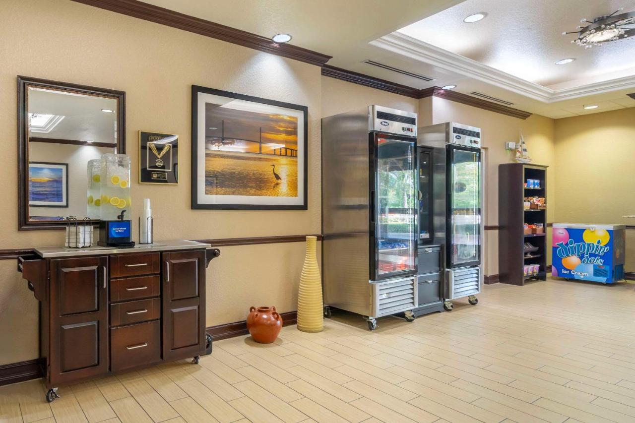 | Comfort Inn & Suites Northeast - Gateway