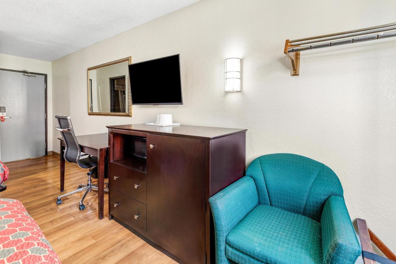 | Econo Lodge Akron