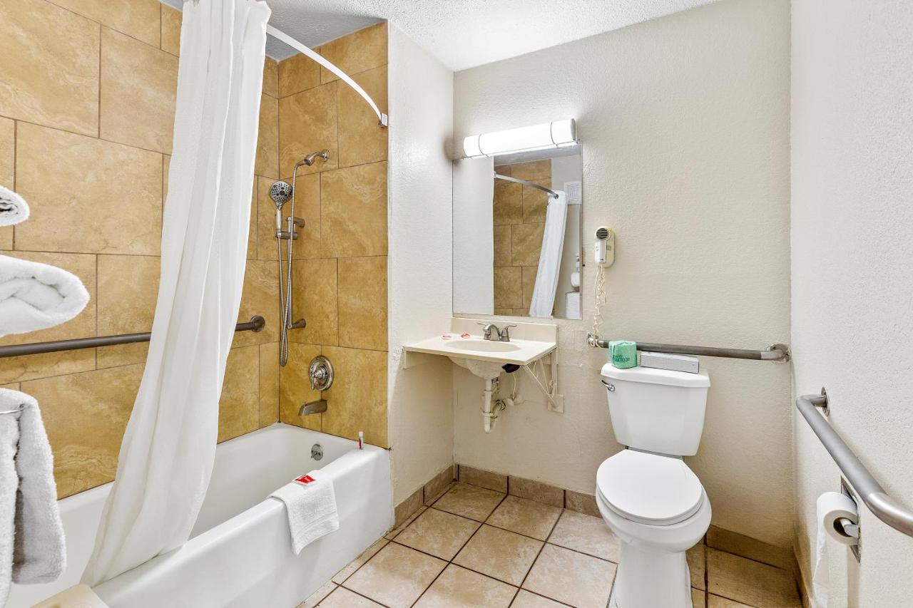 | Econo Lodge Akron