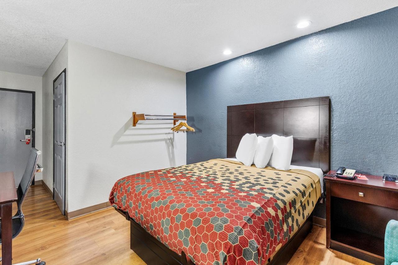 | Econo Lodge Akron