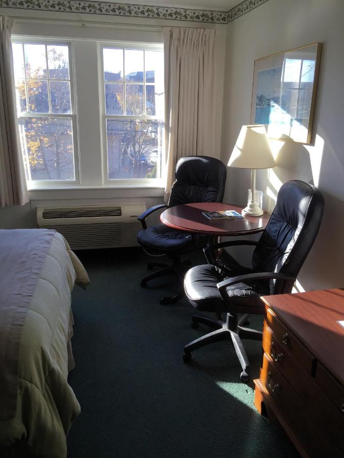 | Camden Riverhouse Hotel and Inn