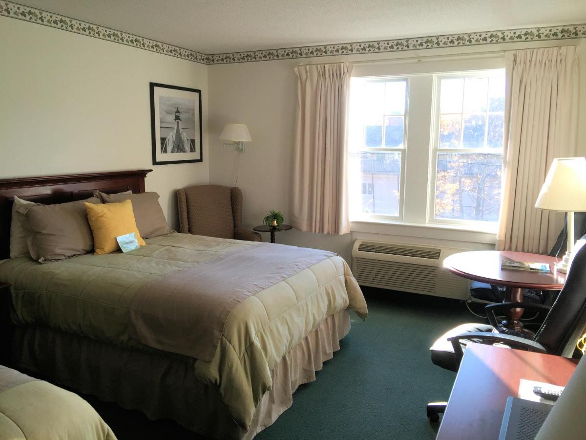 | Camden Riverhouse Hotel and Inn