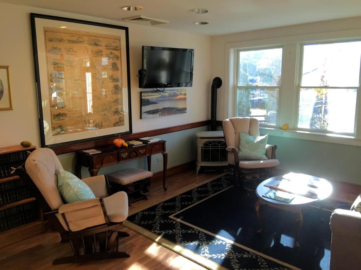 | Camden Riverhouse Hotel and Inn