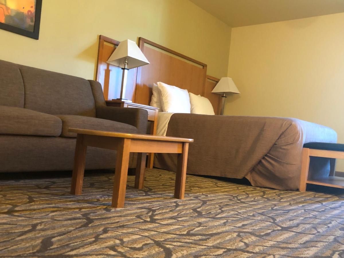 Queen Room at Aspen Suites Hotel Juneau
