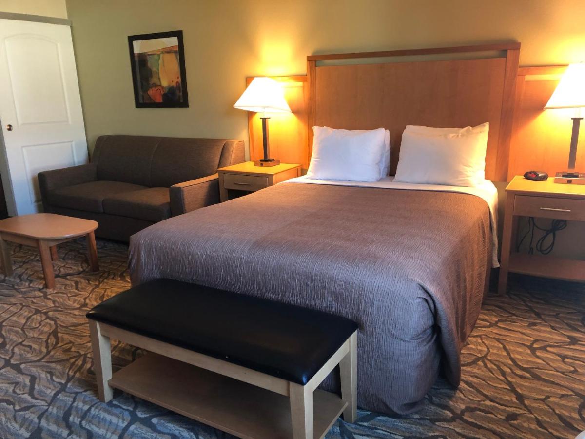 Queen Room at Aspen Suites Hotel Juneau