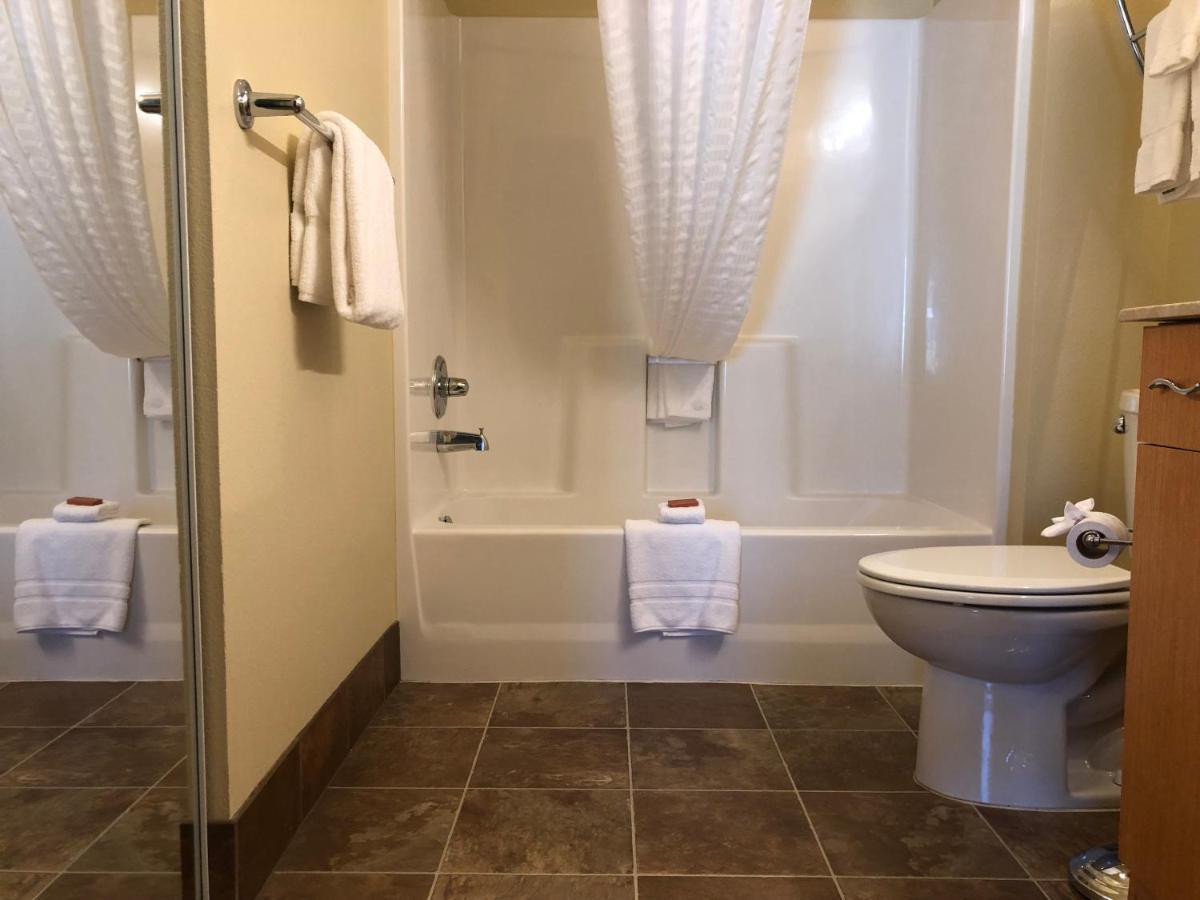 Queen Room at Aspen Suites Hotel Juneau