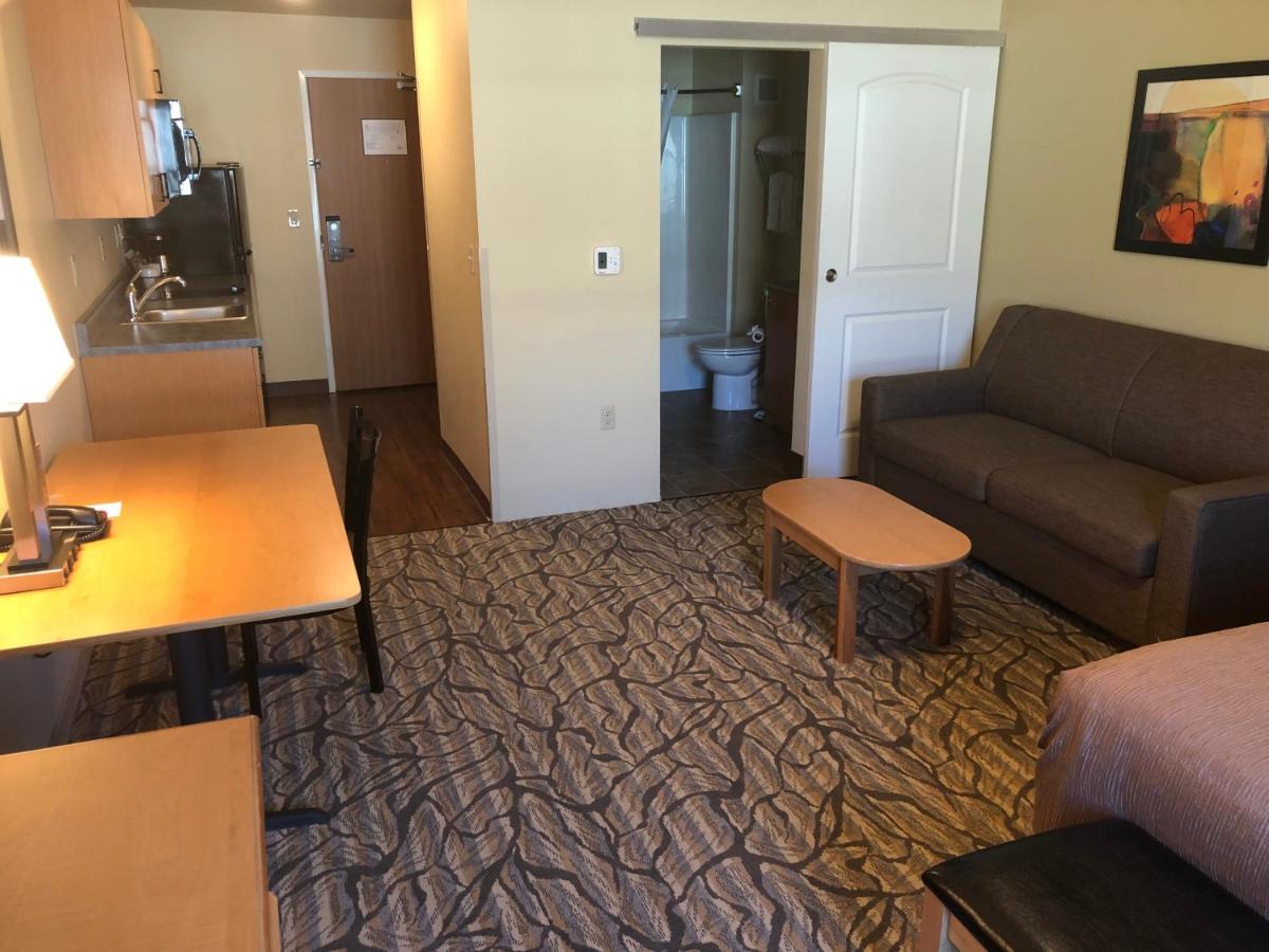 Queen Room at Aspen Suites Hotel Juneau