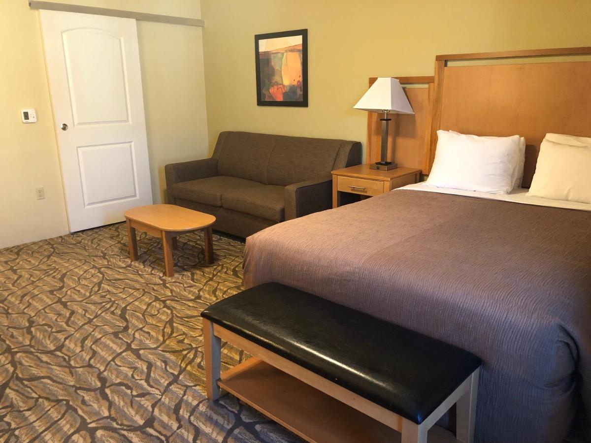 Queen Room at Aspen Suites Hotel Juneau