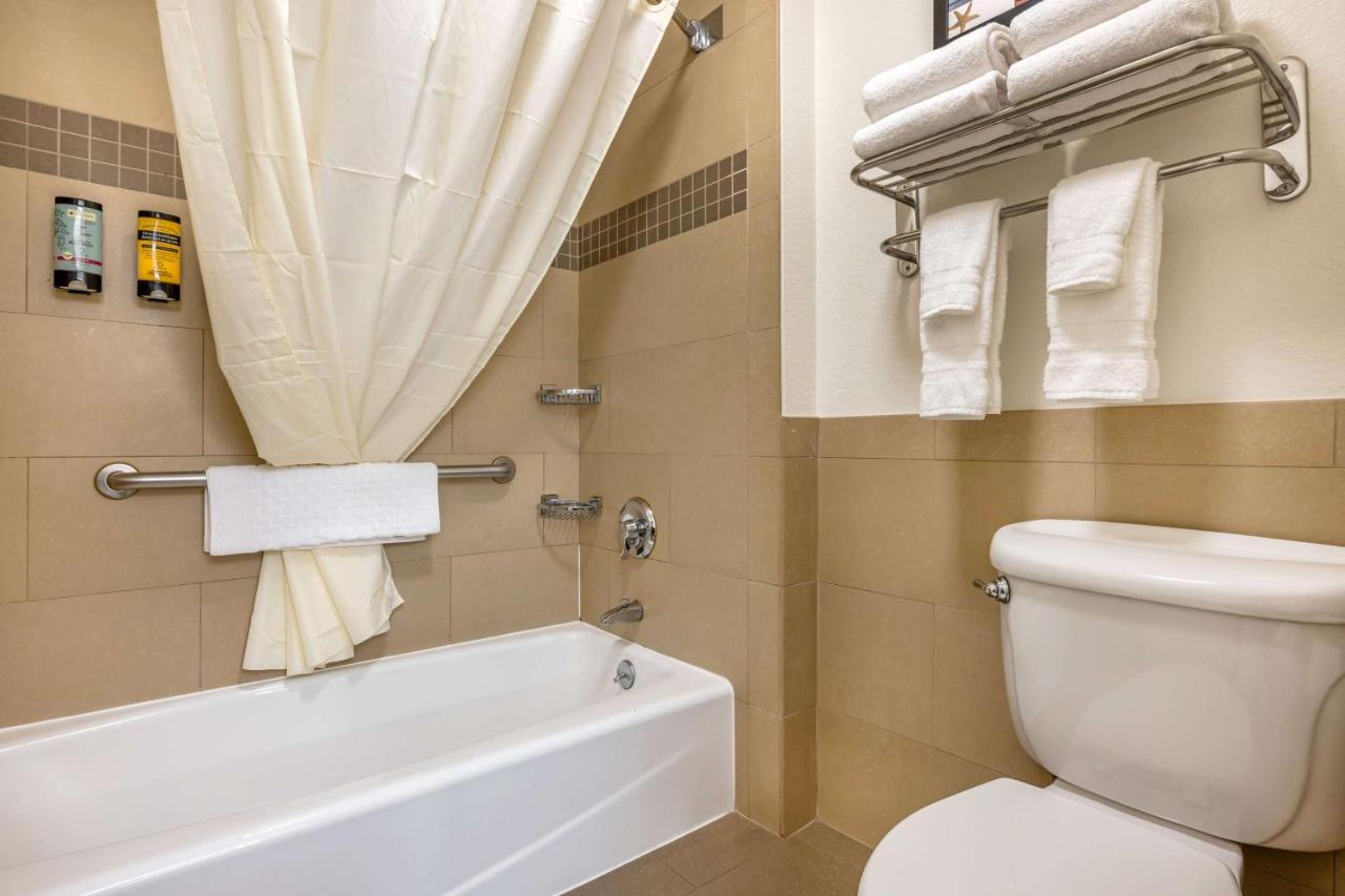 Business King Room at Best Western Plus Orange County Airport North