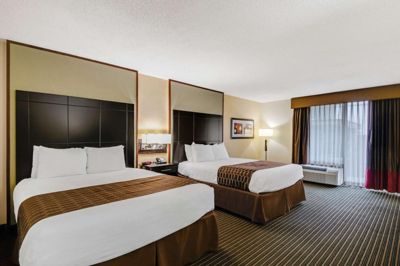 Queen Room with Two Queen Beds and Roll-In Shower - Mobility Access/Non-Smoking at Best Western Inn of Del Rio