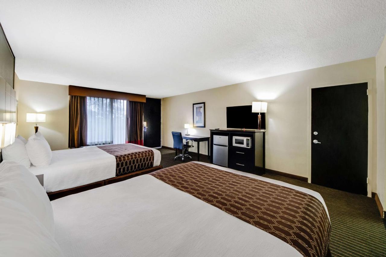 Queen Room with Two Queen Beds and Roll-In Shower - Mobility Access/Non-Smoking at Best Western Inn of Del Rio